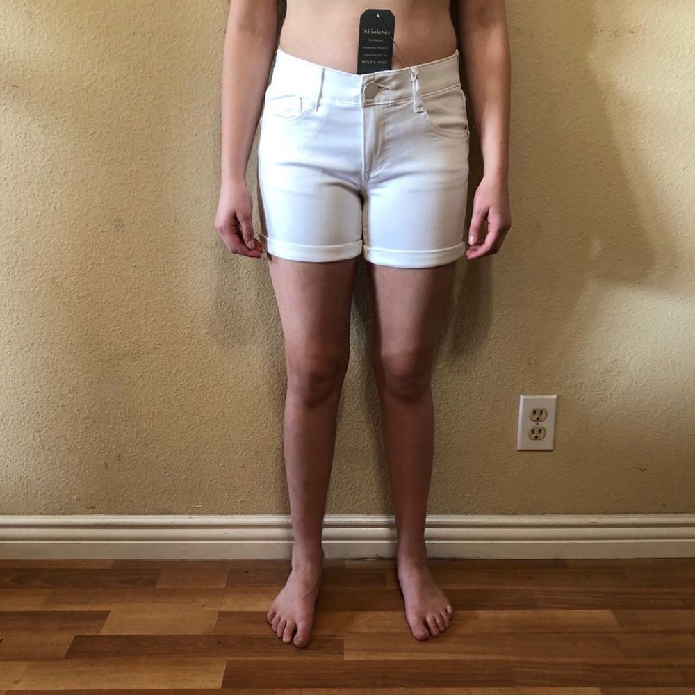 Wit & Wisdom Ab-solution Cuffed White Shorts - Picture 3 of 9